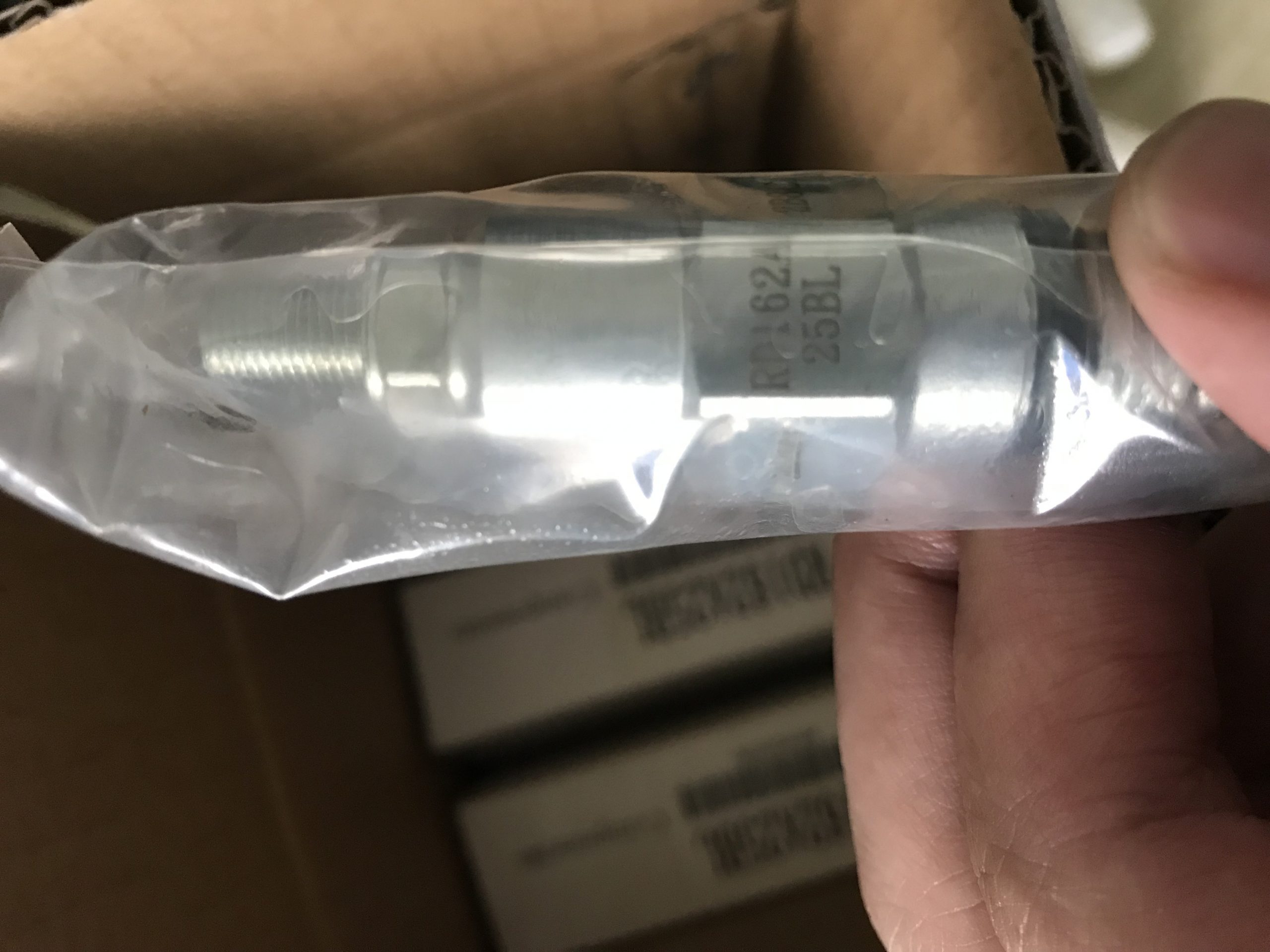 TOKIMEC叠加式液控单向阀在液压回路中的结构特点与应用要点配图