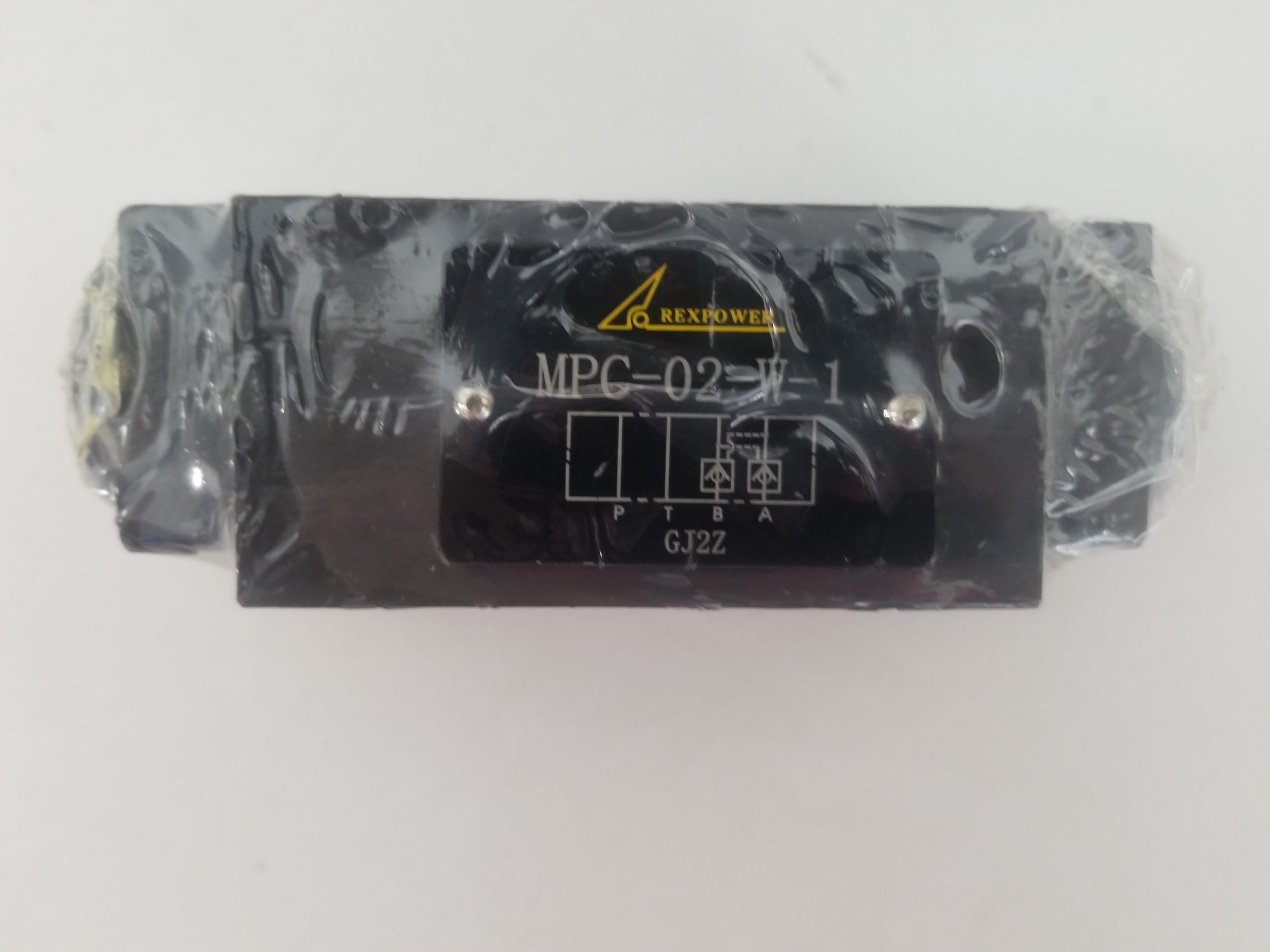 国鹰液压油缸工作原理解析，压力油与活塞动作的传动逻辑配图