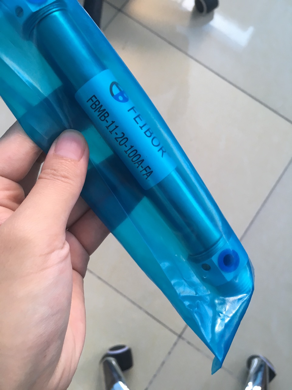 嘉刚双向液压缸与单向液压缸的识别要点:油口配置、动作方式及工况匹配配图