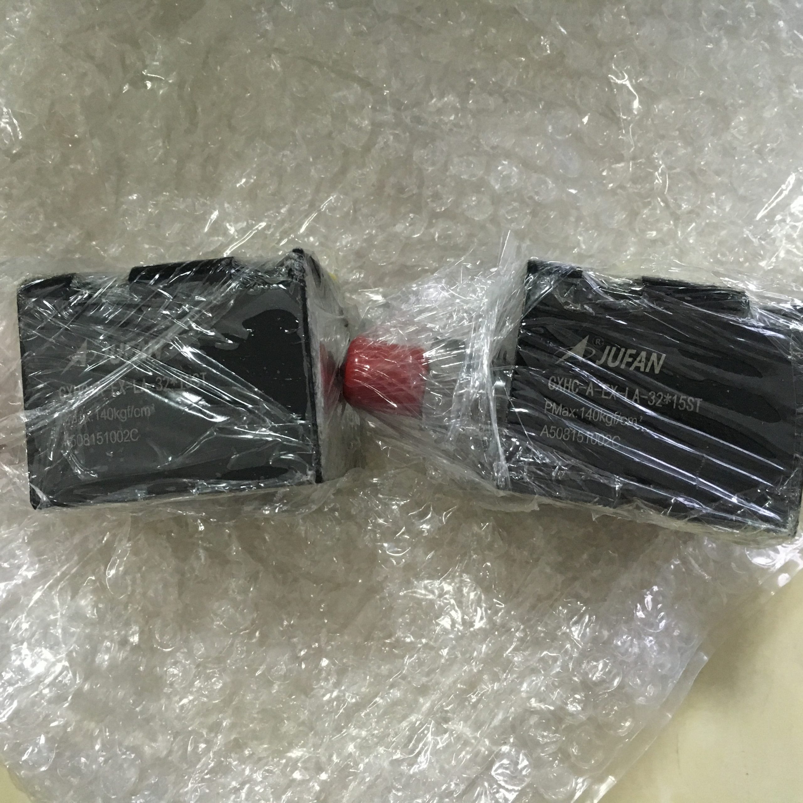 嘉刚双向液压缸与单向液压缸的识别要点:油口配置、动作方式及工况匹配配图