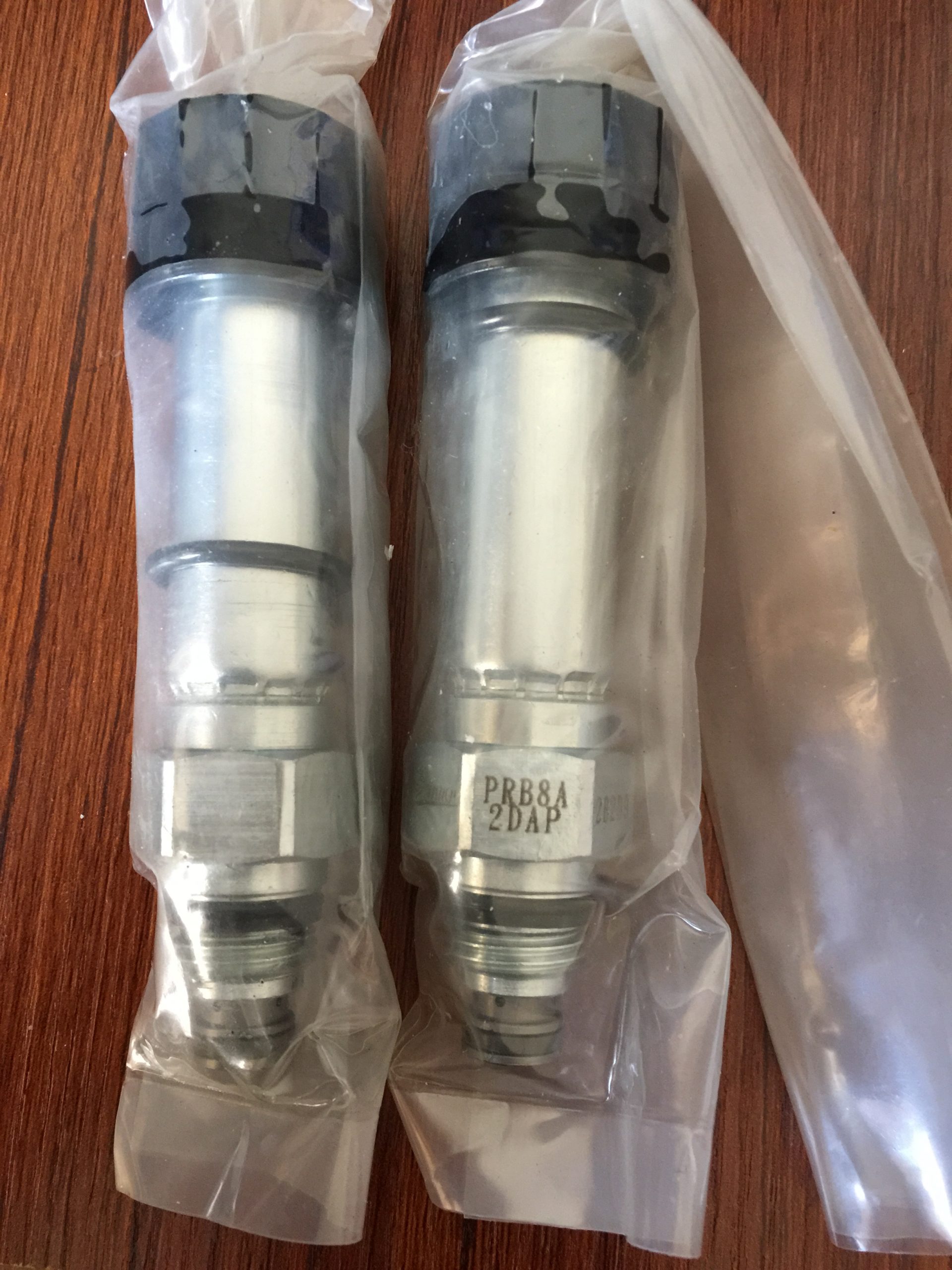 嘉刚双向液压缸与单向液压缸的识别要点:油口配置、动作方式及工况匹配配图