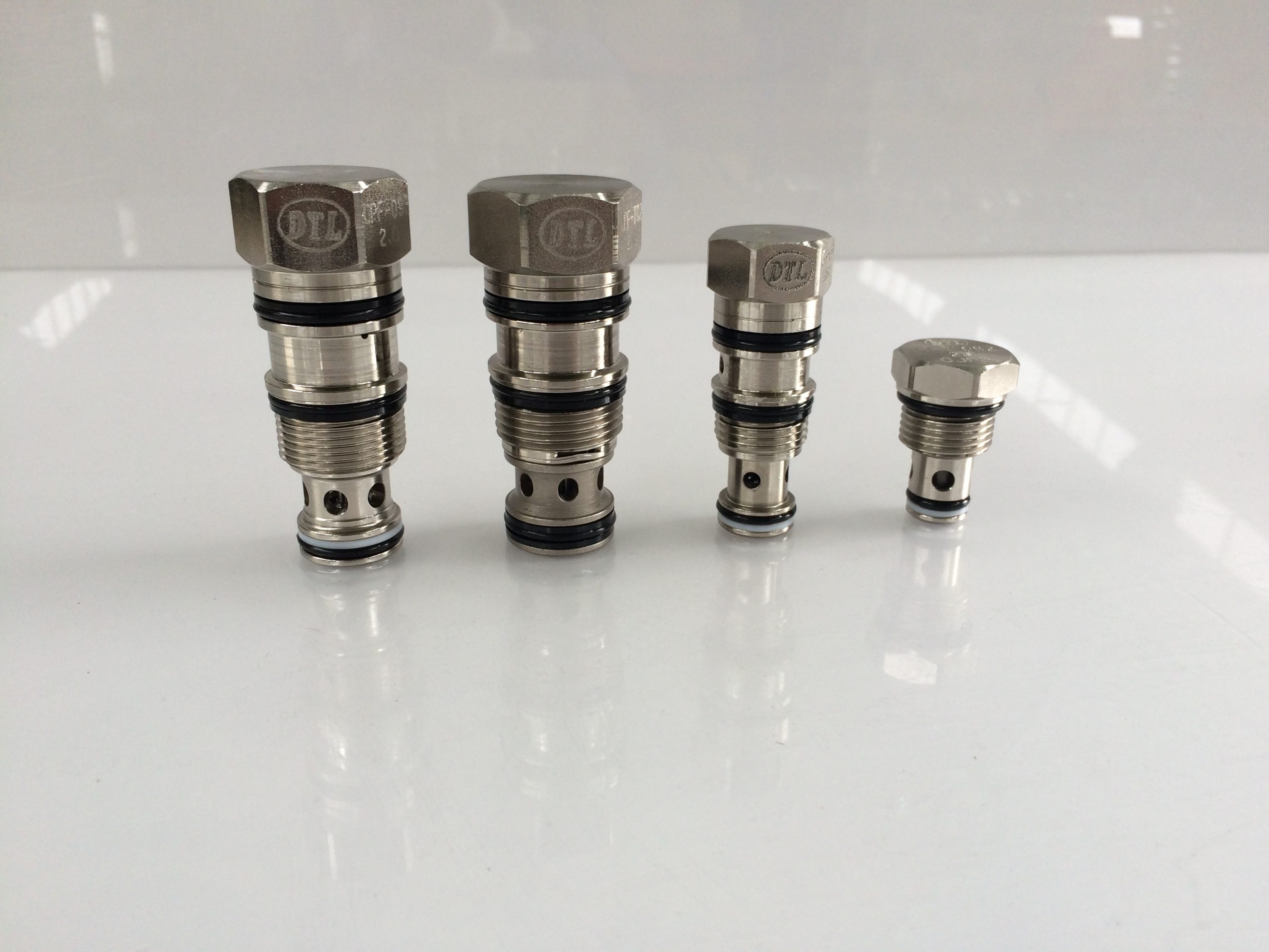 多类工业设备中的液压控制:力士乐插装阀的应用场景与效率价值配图