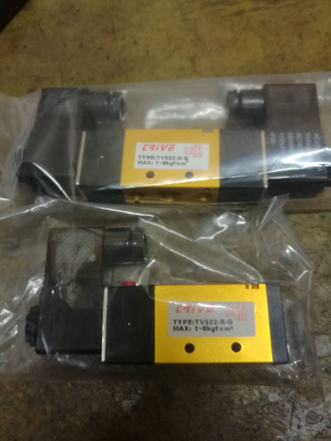 选用默克尔耳环液压缸，需核对哪些安装尺寸、行程与负载条件？配图