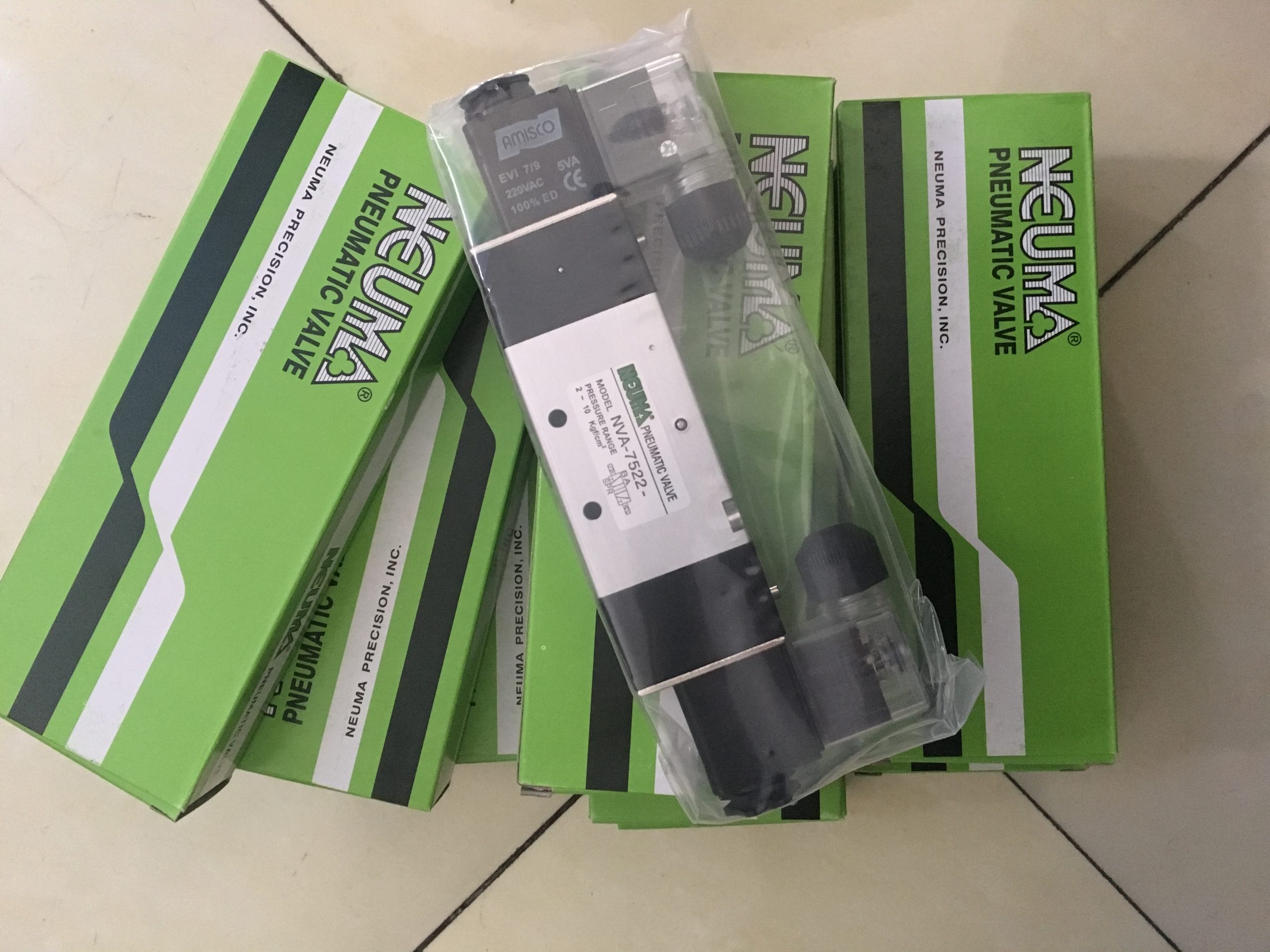 从排量调节到压力与流量控制,读懂布赫变量液压泵的工作原理配图