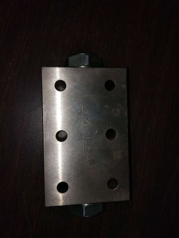 选用默克尔耳环液压缸，需核对哪些安装尺寸、行程与负载条件？配图