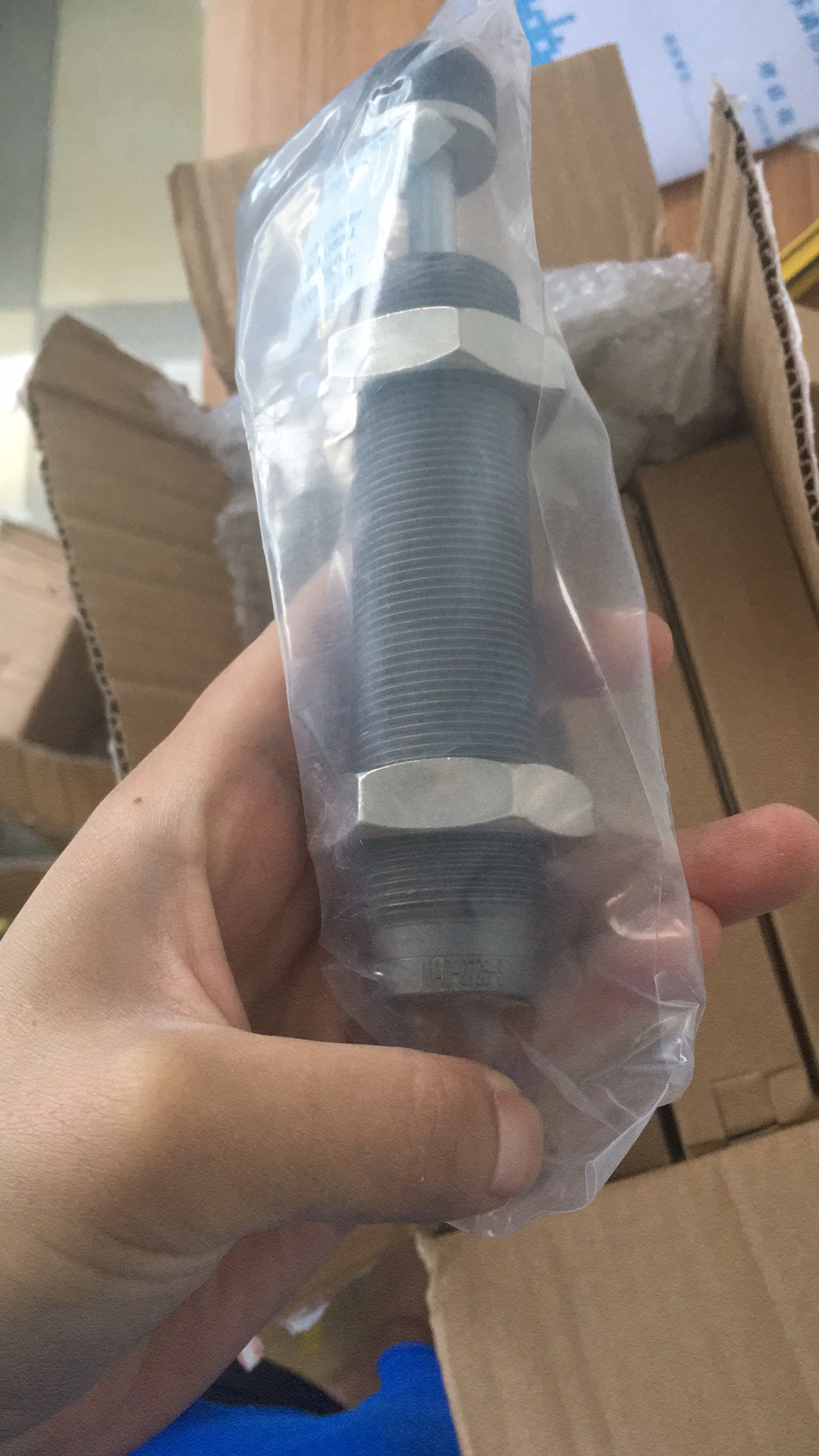 识读迪普马叠加式双头单向节流阀型号,核对通径、流量范围与安装规格配图