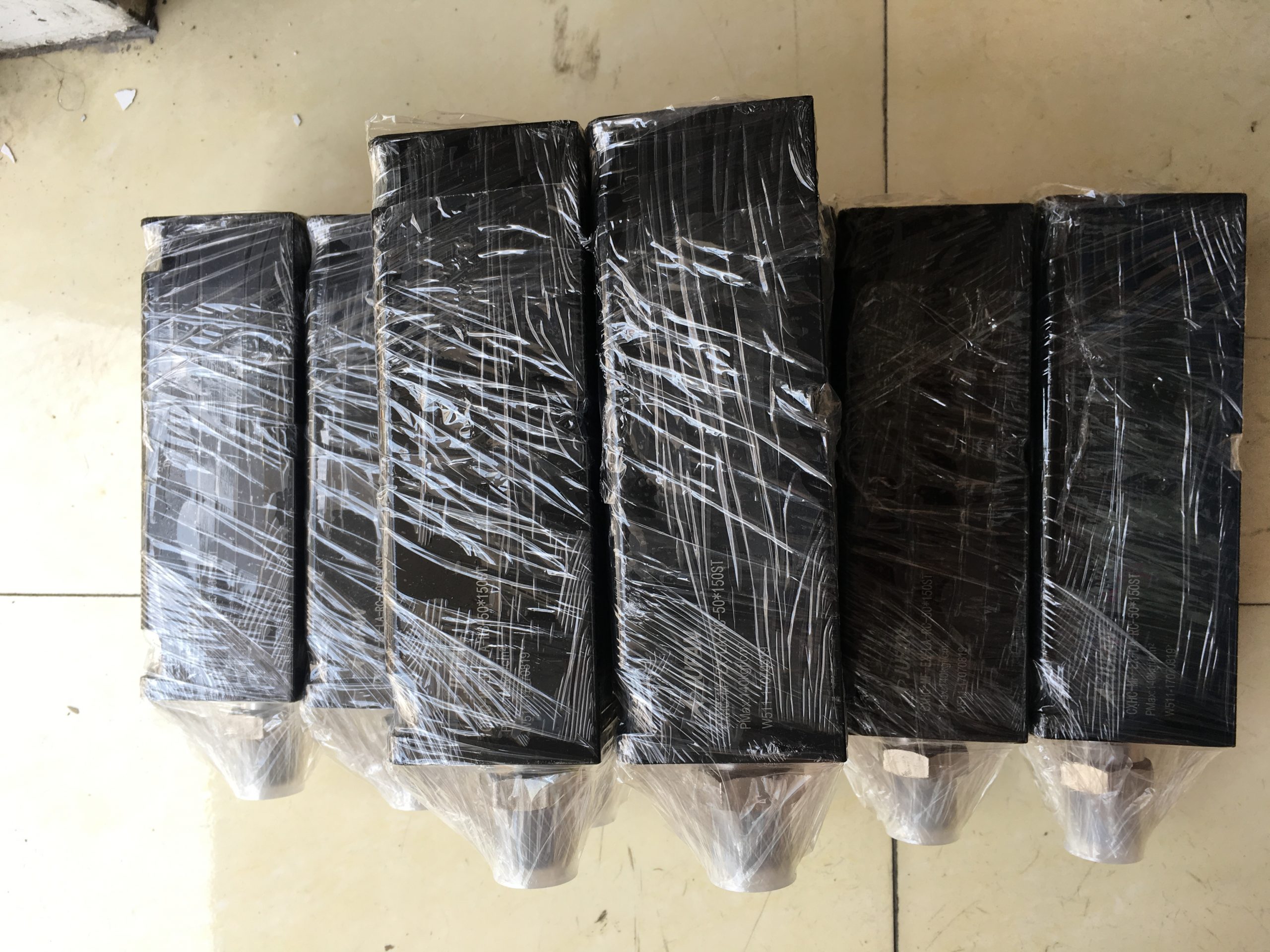 液压系统中实现功能组合时，Yuken叠加阀的叠加安装与油路控制要点配图